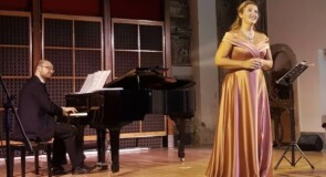 Maria Grazia Schiavo incanta con le sue “Donne Mozartiane”