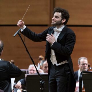 Il “primo anno” di Tjeknavorian alla Sinfonica di Milano