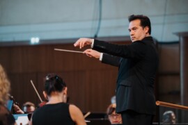 Robert Treviño e la Toscanini, tra novità, sorprese e rivelazioni