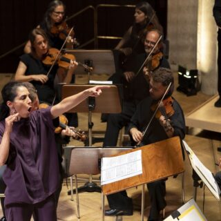Il suono dell’attesa: Fazıl Say e la Kammerorchester Basel guidata da Bar Avni alla ricerca di nuovi paesaggi sonori